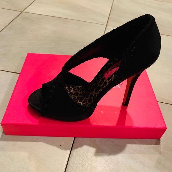 Betsey Johnson Walter pump - Picture 4 of 6